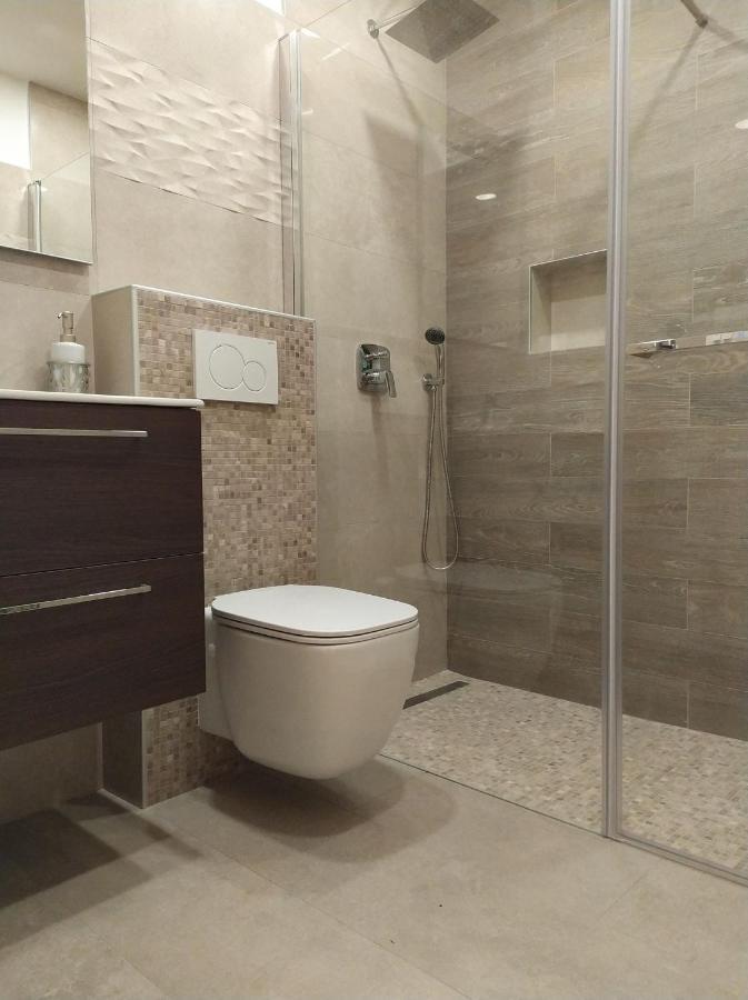 Quiet Getaway Apartment Koromacno