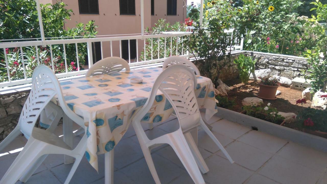 Quiet Getaway Apartment Koromacno